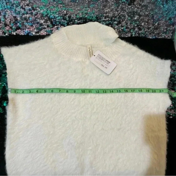 083 Wishlist | NWT White Pullover Sweater with Sequin Ombre Sleeves (Size S/M) - Picture 8 of 16